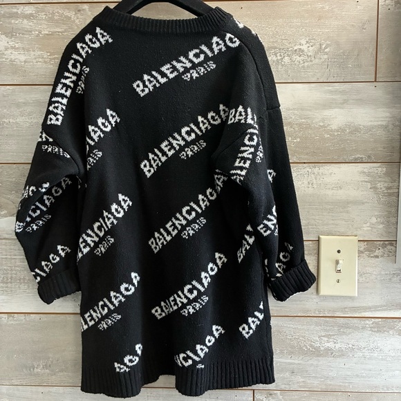 Balenciaga Oversized Sweater - Picture 11 of 17